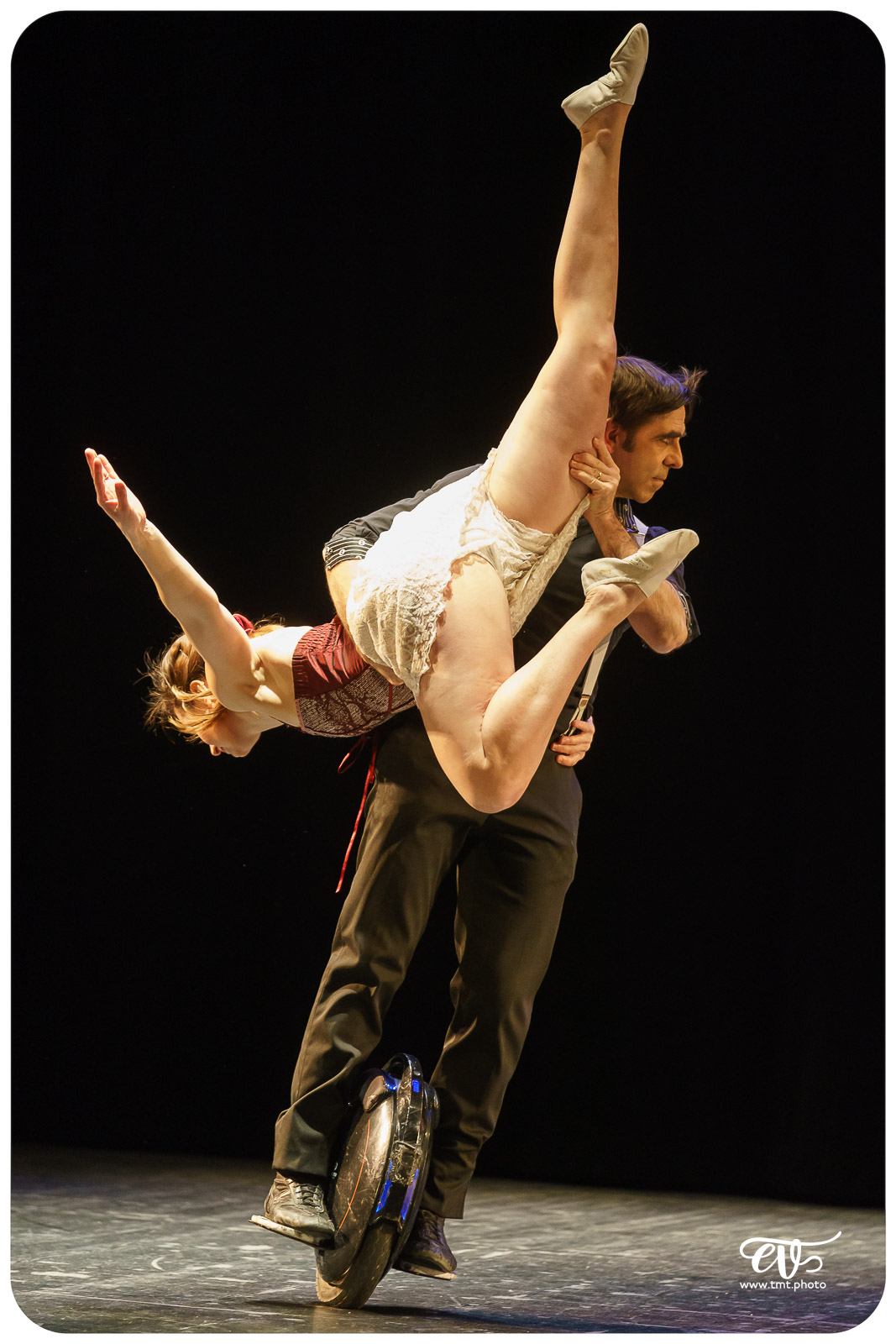 ExCENTRIQUES (CIE LES ACROSTICHES)